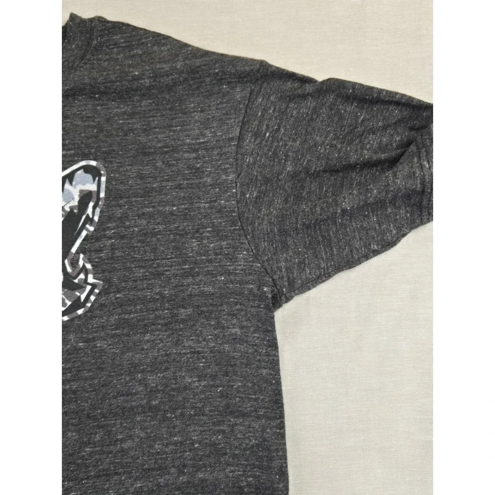 Fanatics Arizona Coyotes NHL Mens Medium Charcoal Heather Camo Logo T-Shirt
